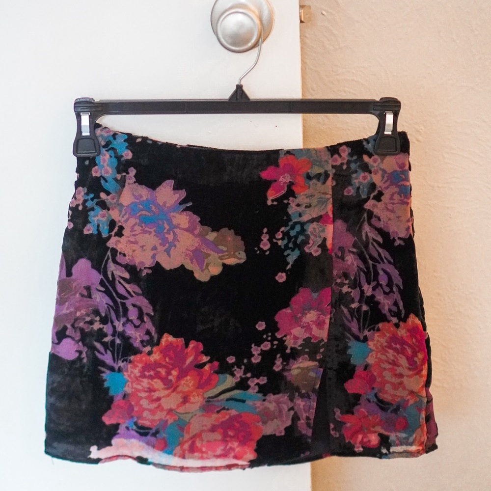 Sage the Label NWOT Fleur Noir Slit Mini Skirt in Black Multi